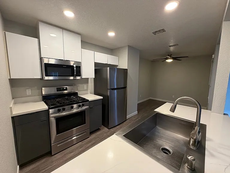The James Apartments — Photo 87