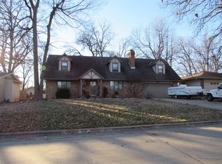 2117 S Hillcrest Ave, Springfield, MO 65807