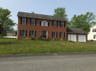 5 Rosebud Ct, Rensselaer, NY 12144