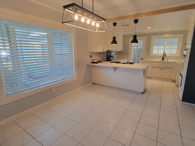 3024 N Oceanview St — Photo 3