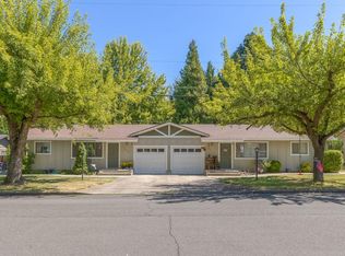 1220 Valley View Dr, Medford, OR