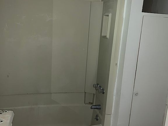 Bathoom, lots of counter space, toliet