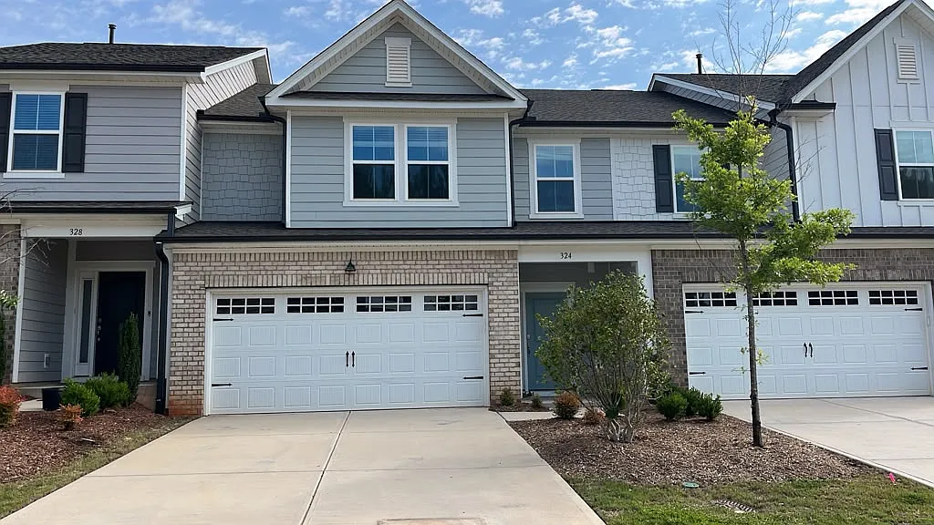 3 bed, 2.5 bath, 1861 sqft, $2,095 — Photo 2