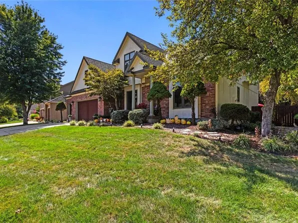 191 Canyon View Dr, Lansing, KS 66043