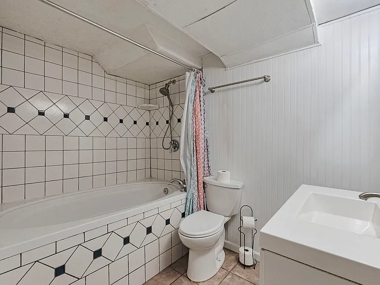 3246 W Royalwood Dr — Photo 24