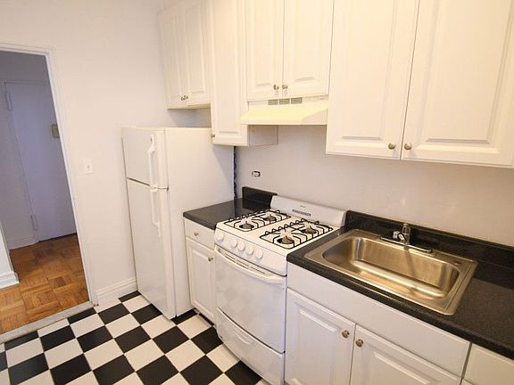 3rd image of 2400 Webb Ave APT 1D