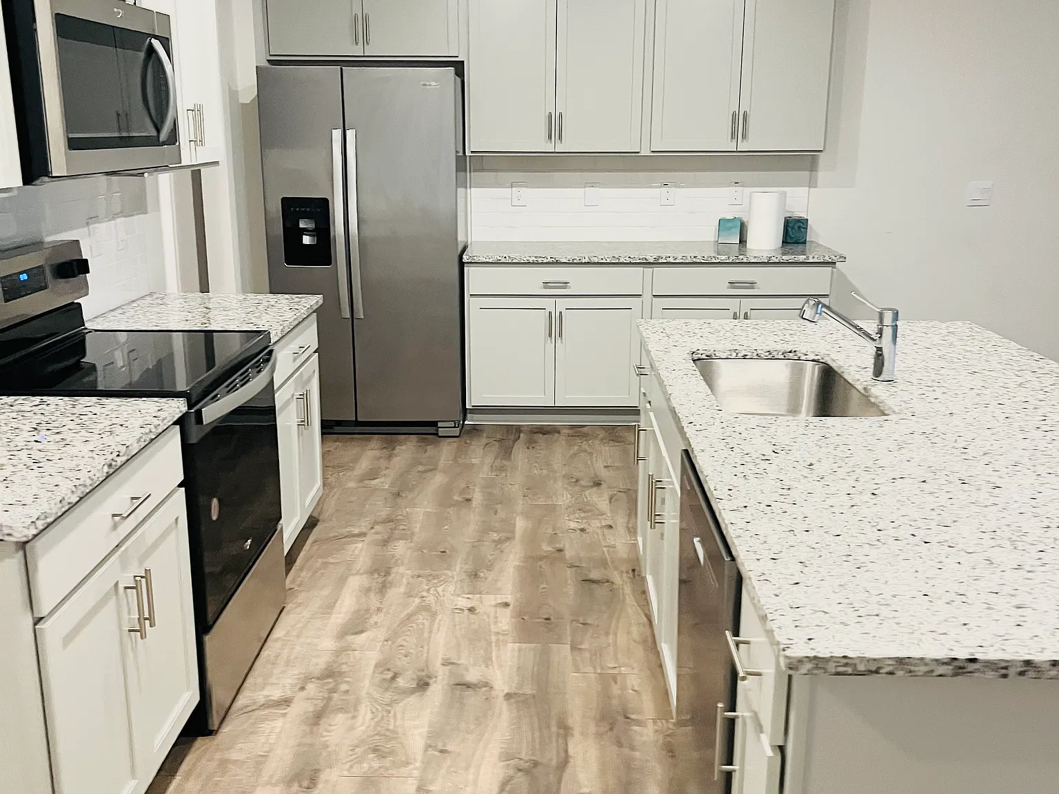 3 bed, 2.5 bath, 1699 sqft, $2,050 — Photo 2