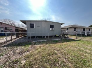 724 Moreno St, Mathis, TX 78368