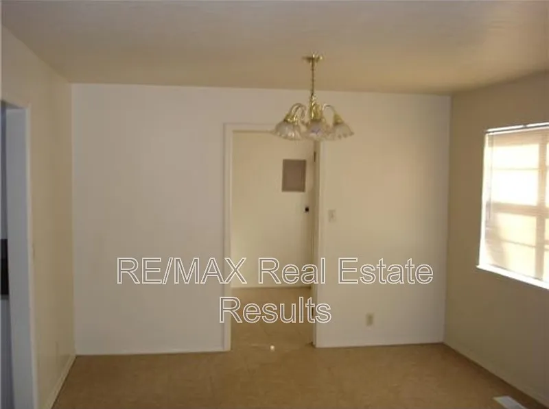 3 bed, 2.0 bath, 1702 sqft, $1,750 — Photo 3