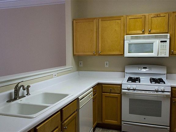 3rd image of 315 Antebellum Pl
