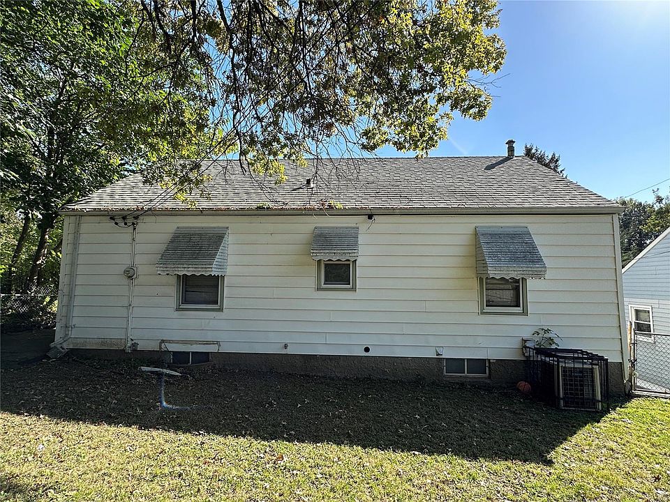 2nd image of 9767 Lilac Dr