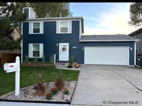 929 New Bedford Dr, Cheyenne, WY 82009