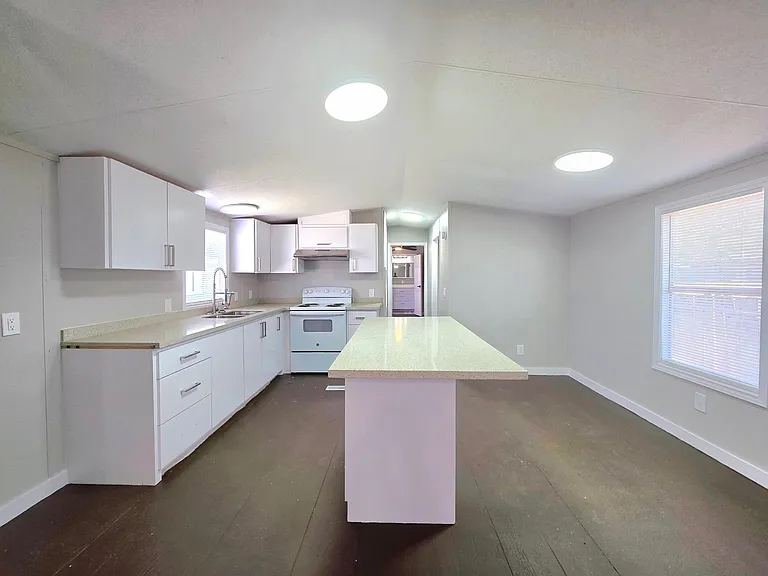 312 Paddock St #1 — Photo 6