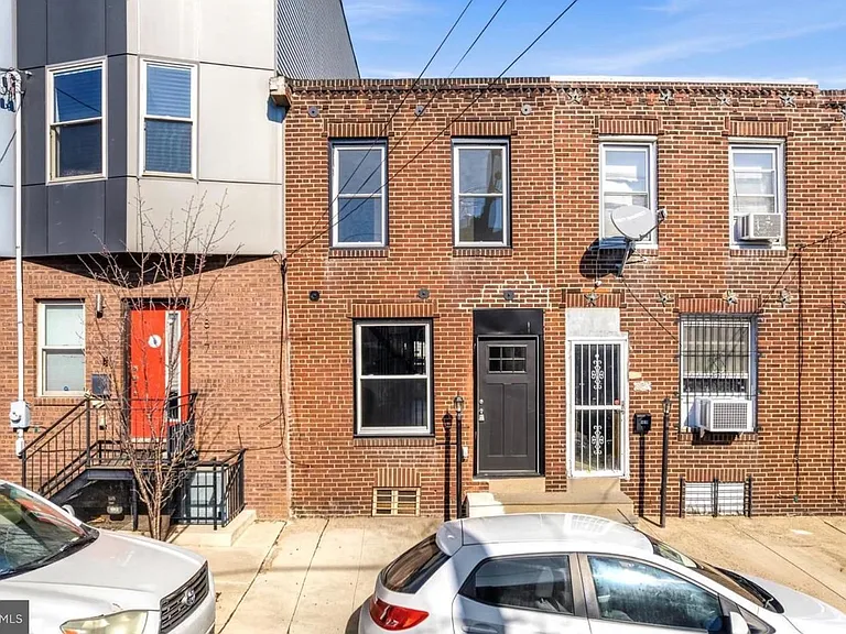 1819 E Albert St — Photo 1