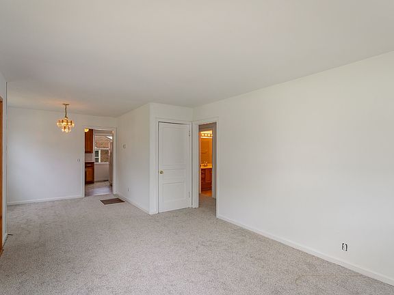 5th image of 2915 Emery Dr