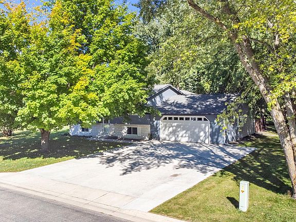 4th image of 880 5th St N