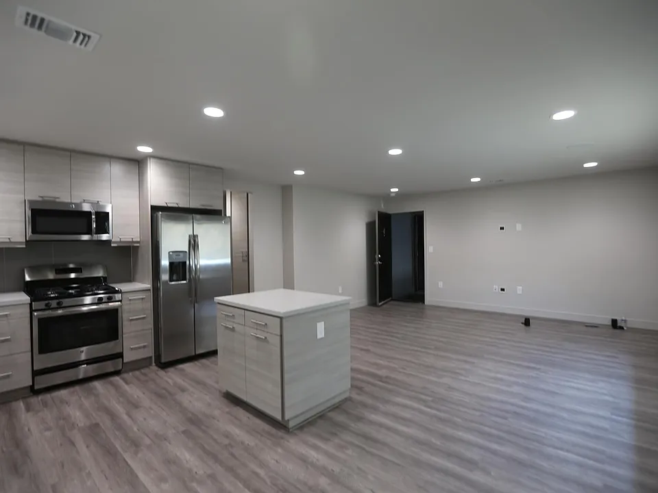 1342 N Fairfax Ave #4