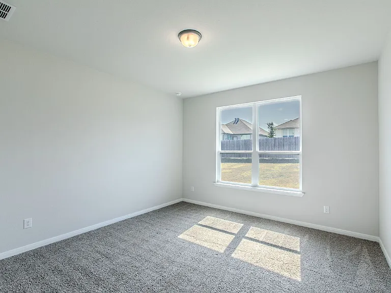 113 University Ave — Photo 11