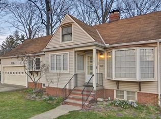 607 Glen Park Dr, Bay Village, OH 44140