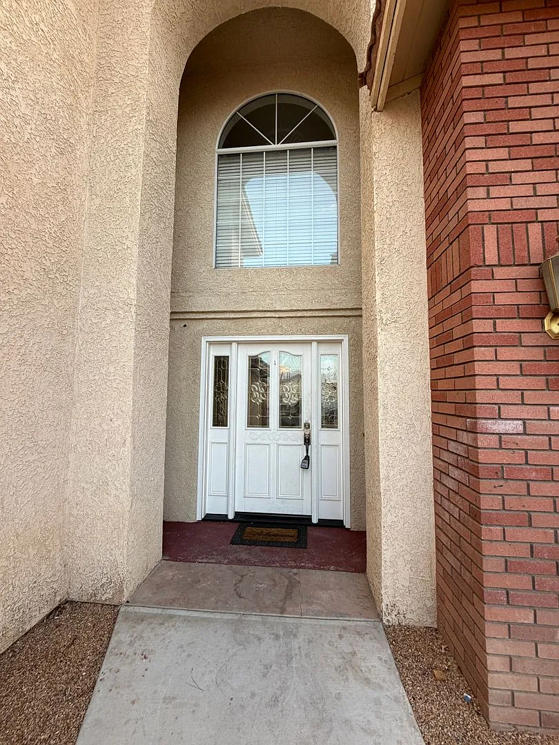 Spacious 4-Bedroom Home with Beautiful Desert Landscaping! — Photo 3