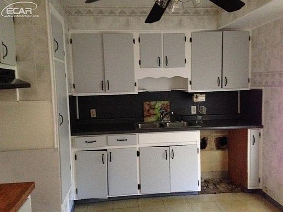 2nd image of 2352 Copeman Blvd