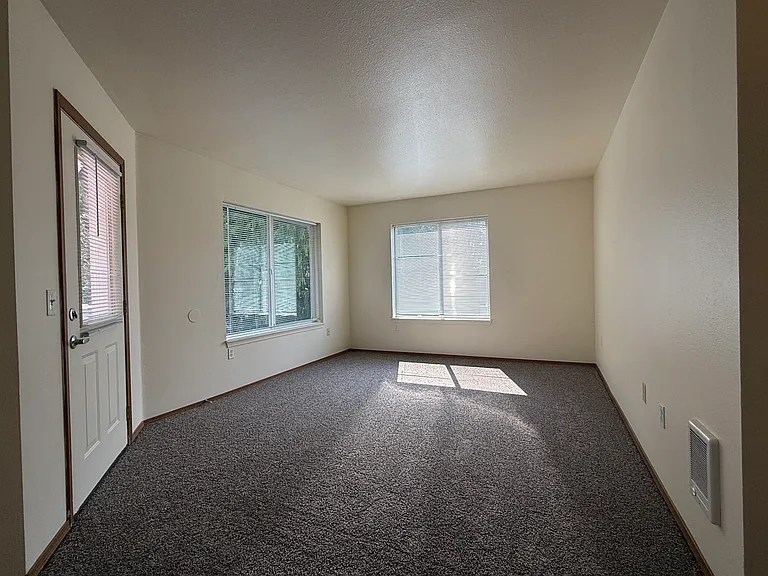 Alder Crossing Apartments — Photo 14