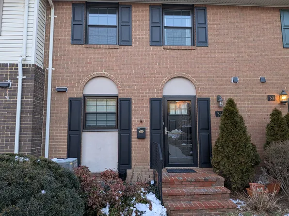 31 Bellows Ct, Towson, MD 21204