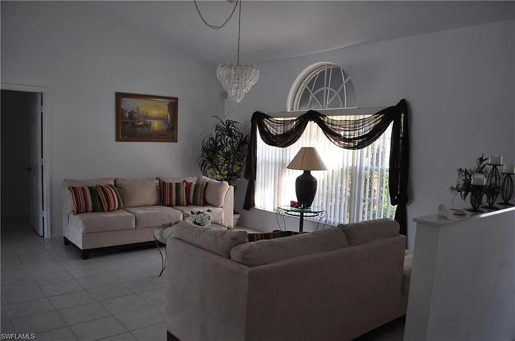 3 bed, 2.0 bath, 1906 sqft, $6,500 — Photo 4