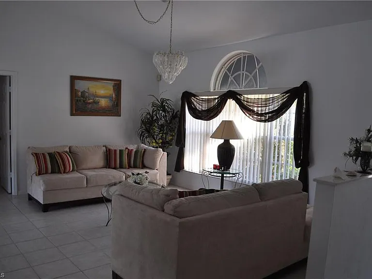 431 Dundee Ct — Photo 4