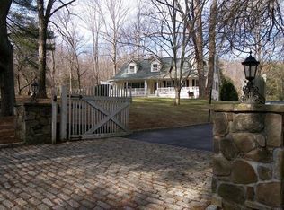 2 Stuart Ln, Katonah, NY 10536