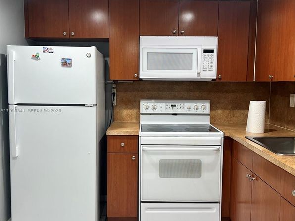 2055 SW 122nd Ave APT 323