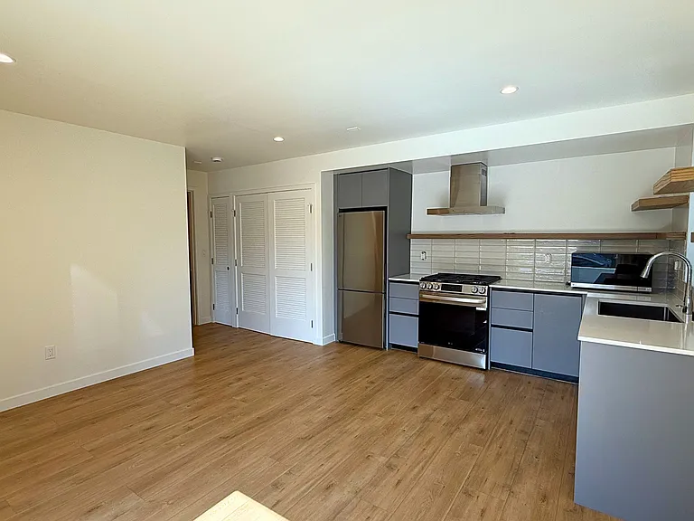 1422 Tamarind Ave — Photo 48