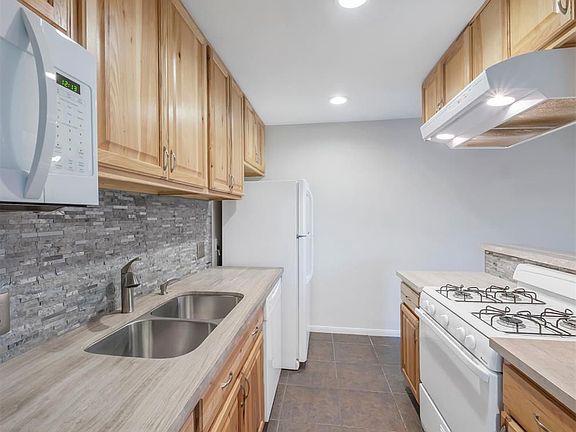 5th image of 8211 Katy Fwy APT 24