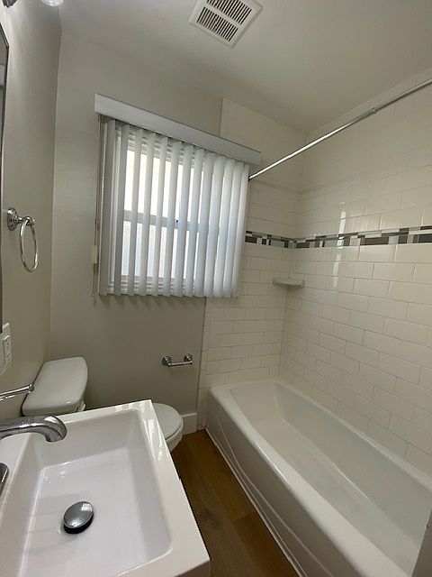 2nd image of 3404 N Gaviota Ave