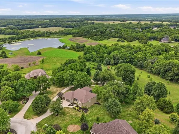18876 W 252nd St, Paola, KS 66071