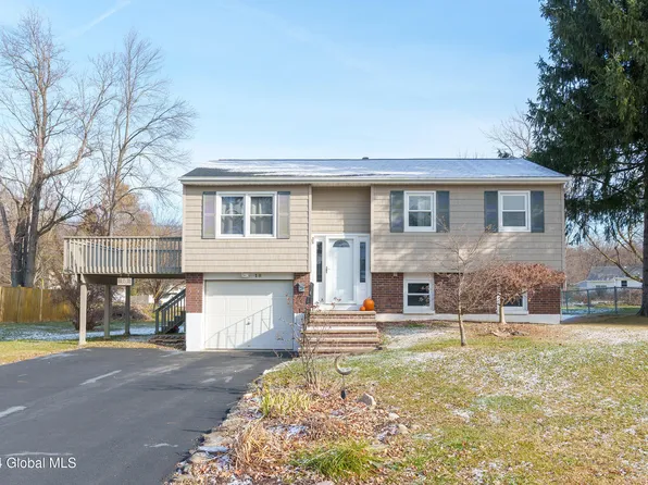 18 Berkshire Drive, East Greenbush, NY 12061