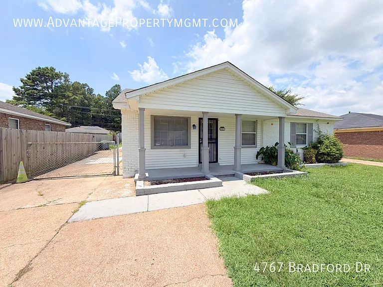 4767 Bradford Dr — Photo 2