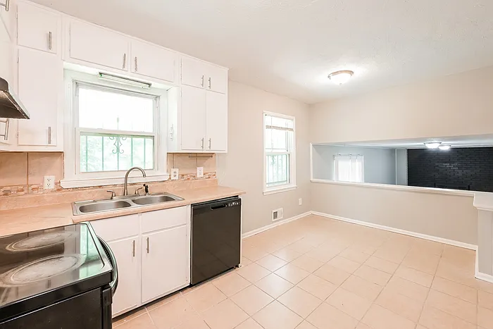 4033 Emerald North Cir — Photo 6