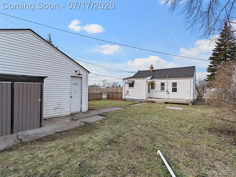 904 E Otis Ave — Photo 6