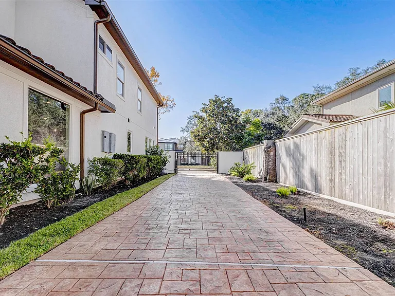 5410 Valerie St — Photo 45