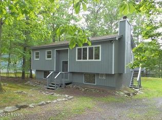142 Hickory Rd, Dingmans Ferry, PA 18328