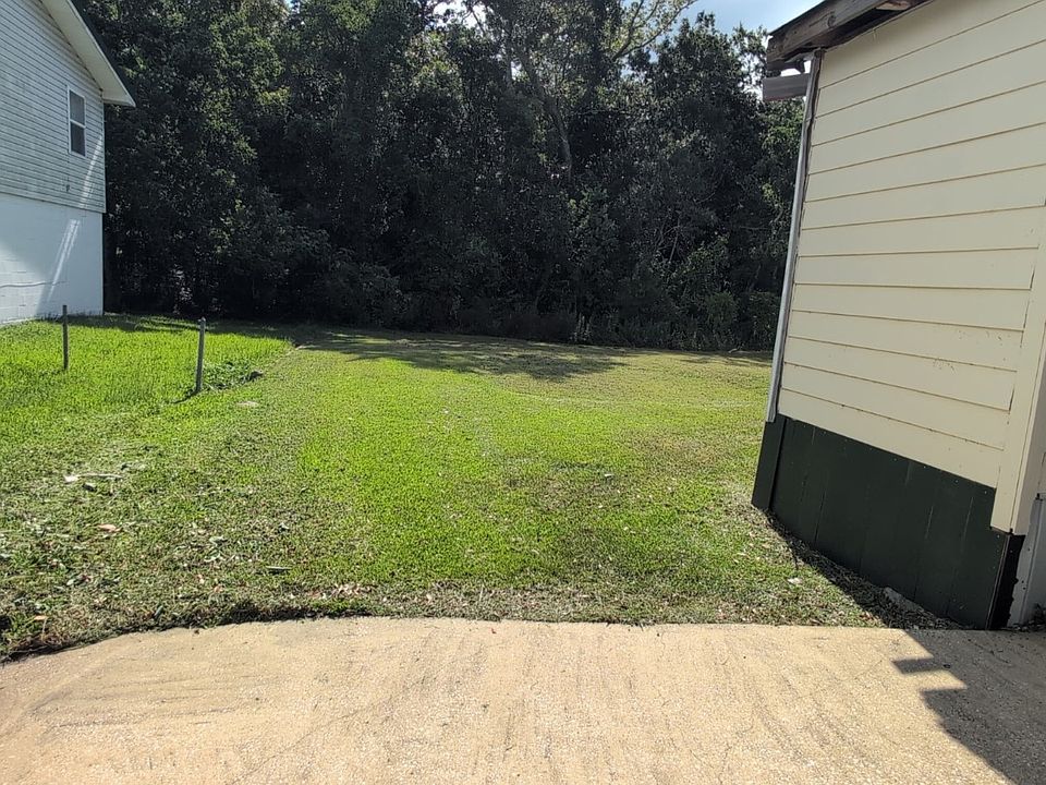 2nd image of 1106 Resca De La Palma St