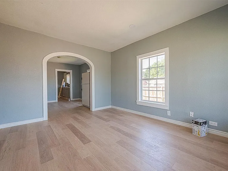 4704 Farmer St — Photo 3