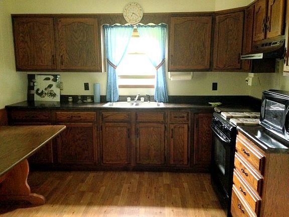 3rd image of 307 N Cold Springs Ave