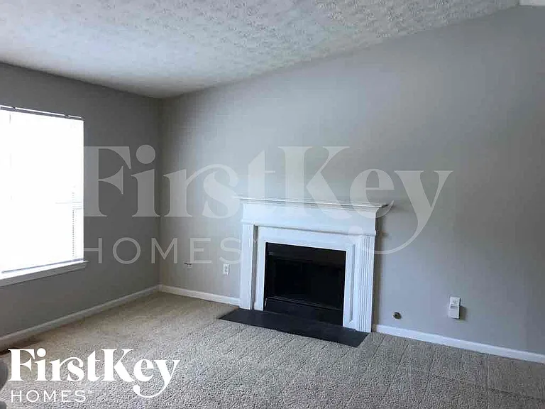 5623 Crystal Hl — Photo 3