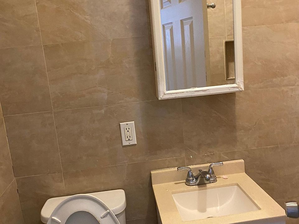2nd image of 55-52 Myrtle Ave Floor 2