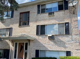 10376 Michael Todd Ter #GE, Glenview, IL 60025