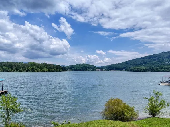 7 Woods Landing Dr, Young Harris, GA 30582