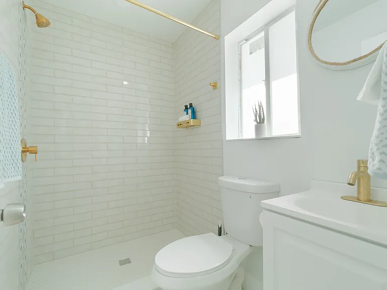 1332 Longwood St #2 — Photo 14