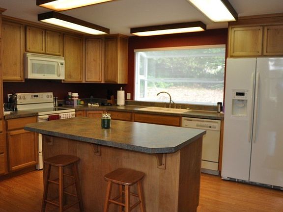 5th image of 4018 Holly Park Dr NW